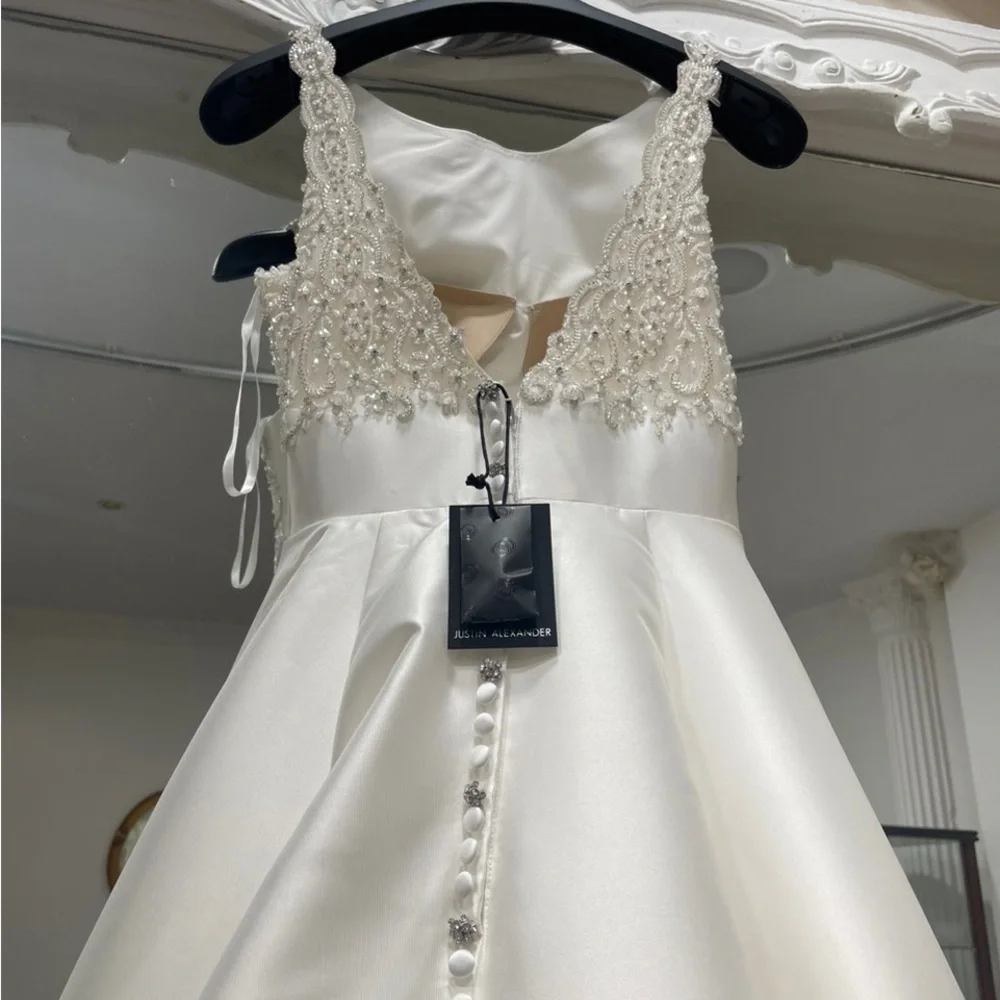Justin Alexander wedding dress - Picture 10 of 10